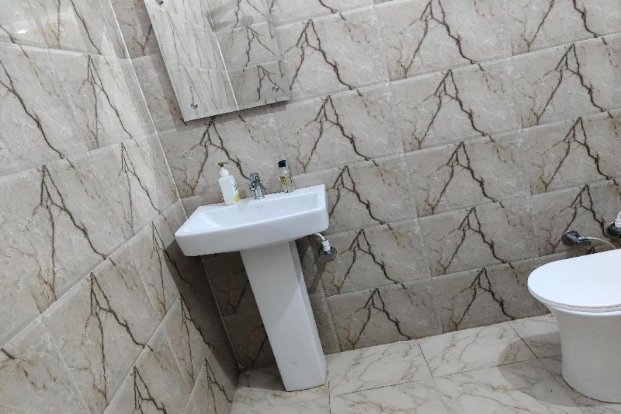 Oyo Hotel Laksh Kurukshetra Buitenkant foto