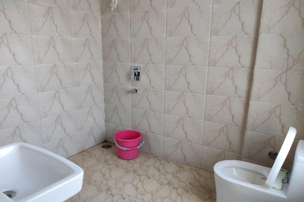 Oyo Hotel Laksh Kurukshetra Buitenkant foto